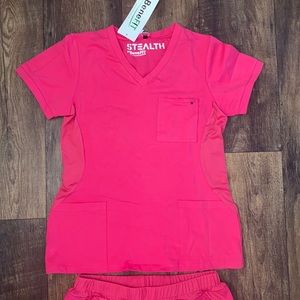 BeneFit Scrub Set, Top and Bottom, both size Large, Pink